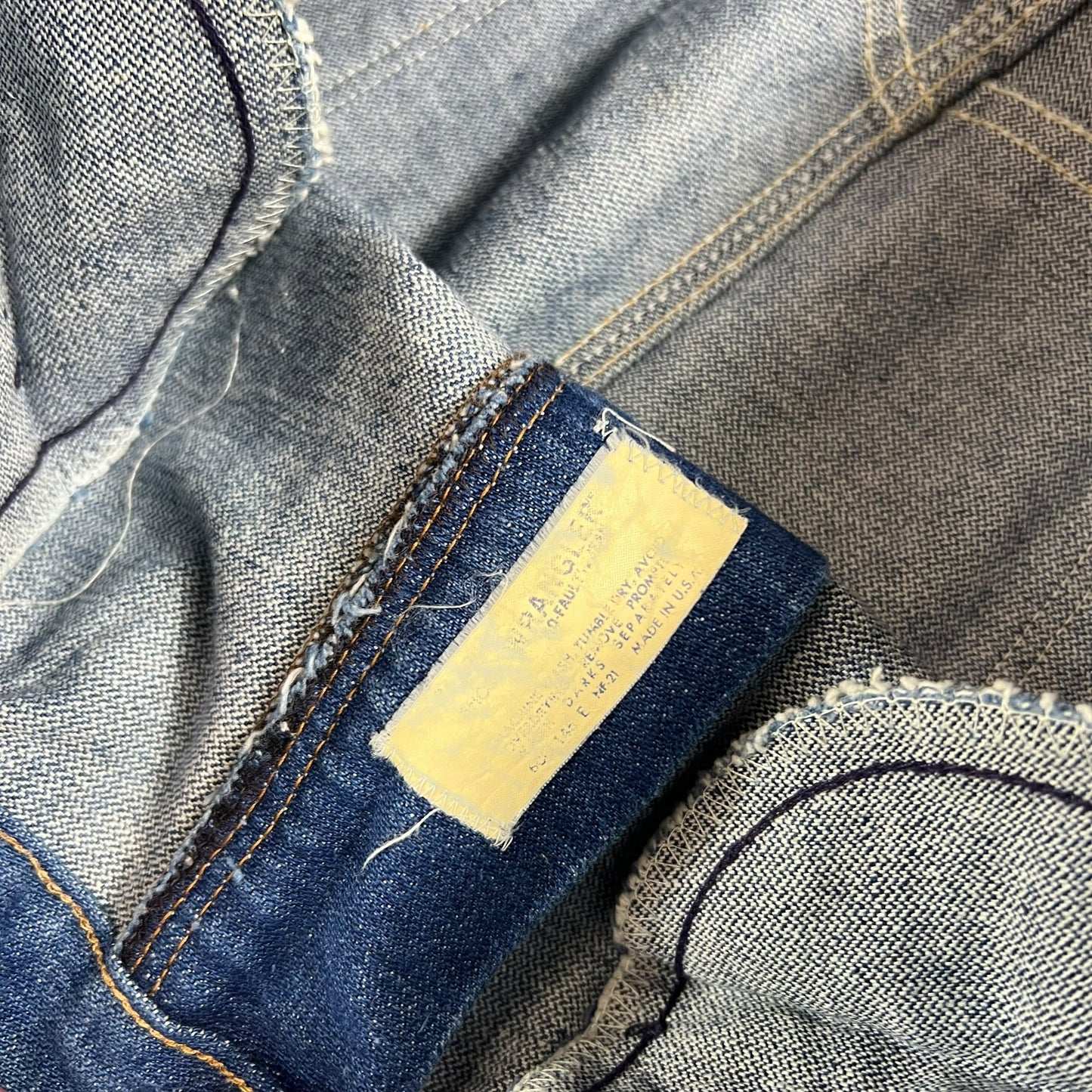Vintage 1970s Wrangler bell bottom flare denim jeans (34x28)