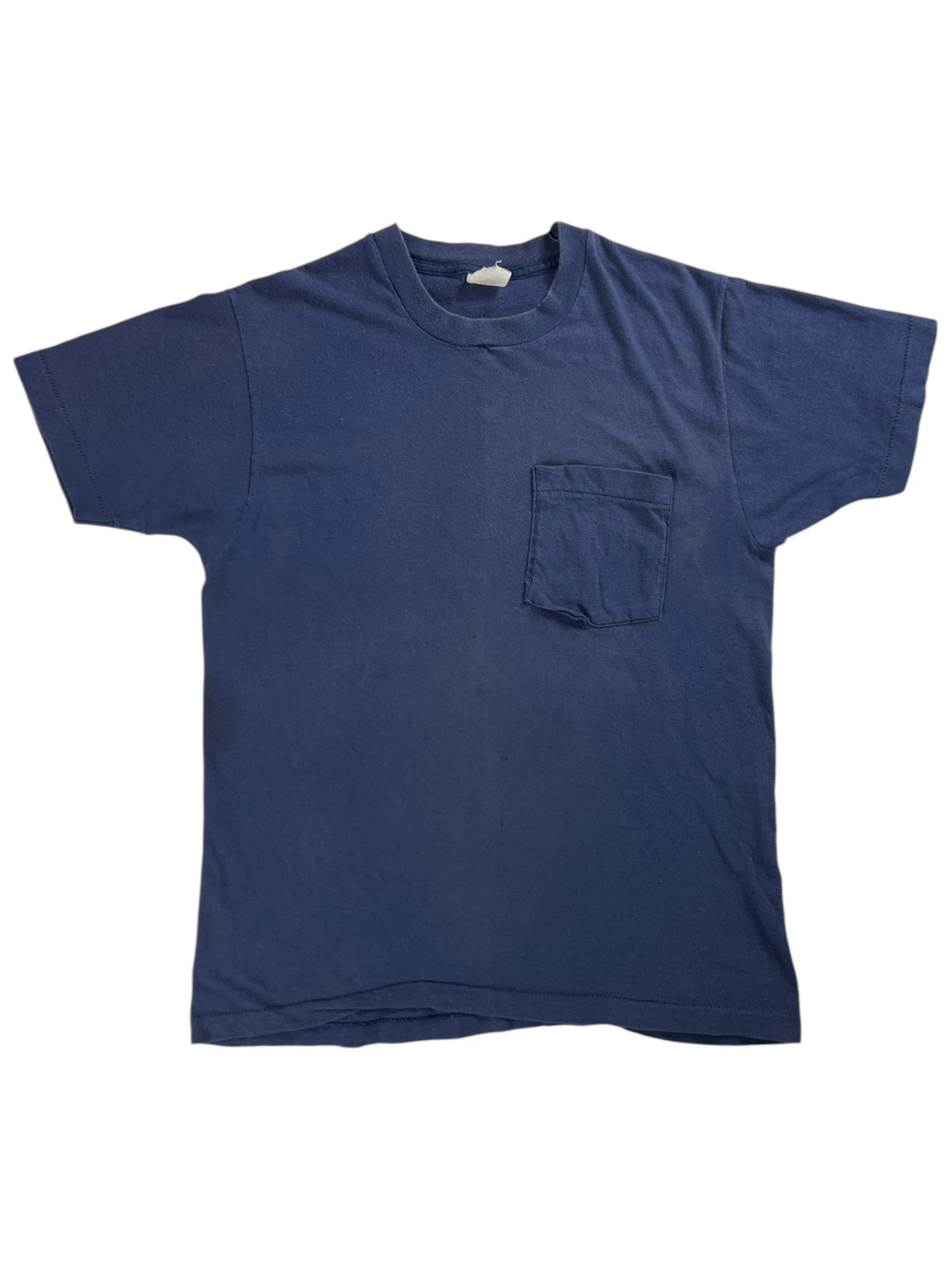 Vintage 80s Fruit of the loom navy blue faded pocket tee (M)