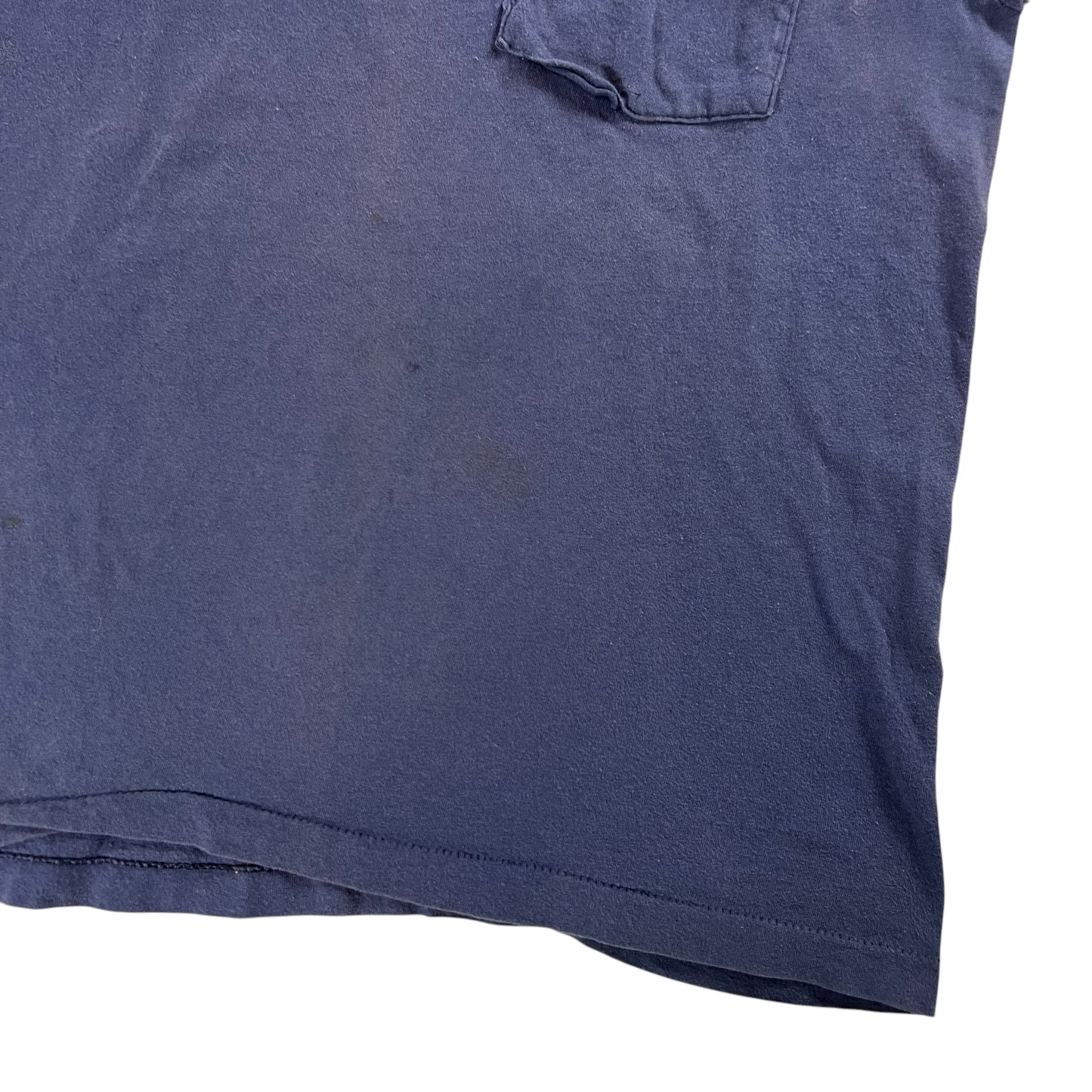 Vintage 80s Fruit of the loom navy blue faded pocket tee (M)