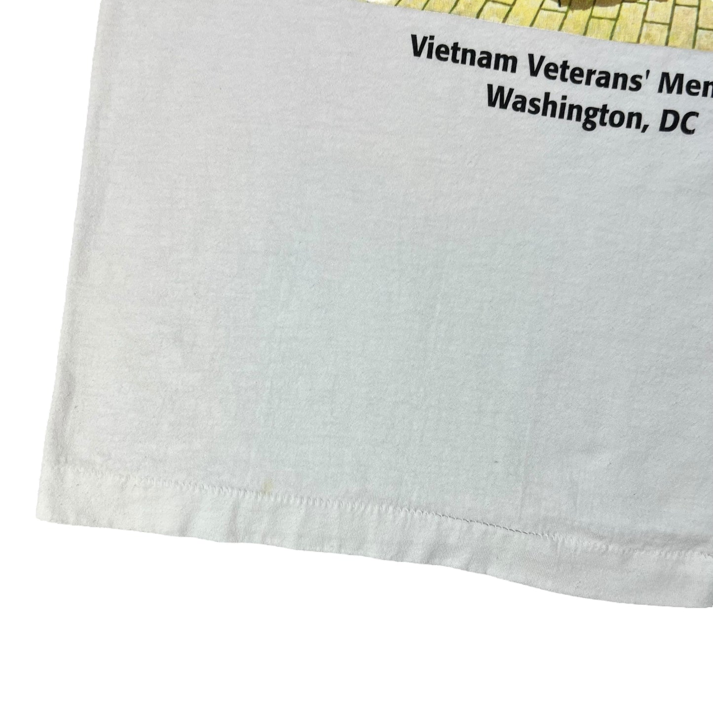 Vintage 90s “The Wall” Vietnam Veterans’ Memorial art tee (L)