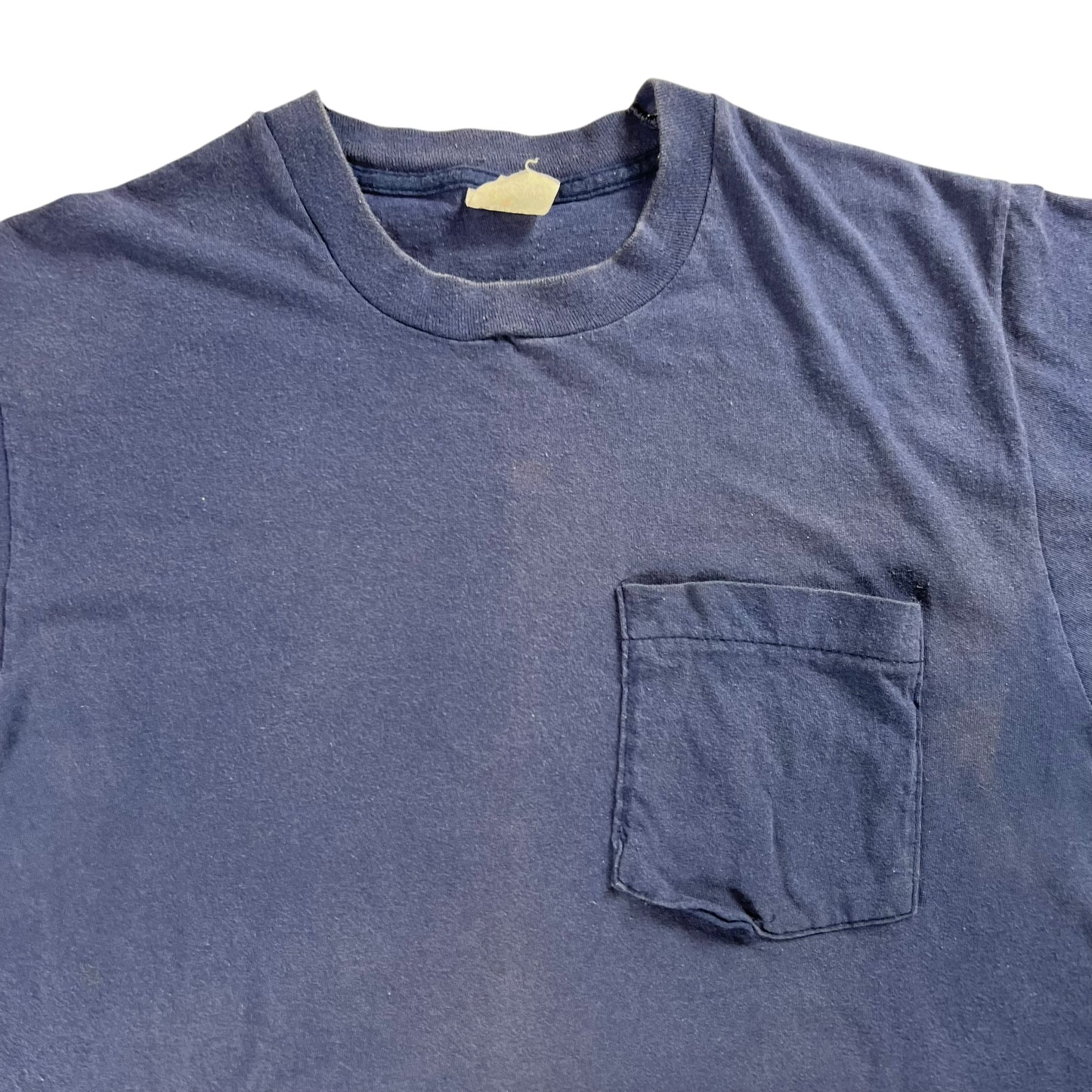 Vintage 80s Fruit of the loom navy blue faded pocket tee (M)