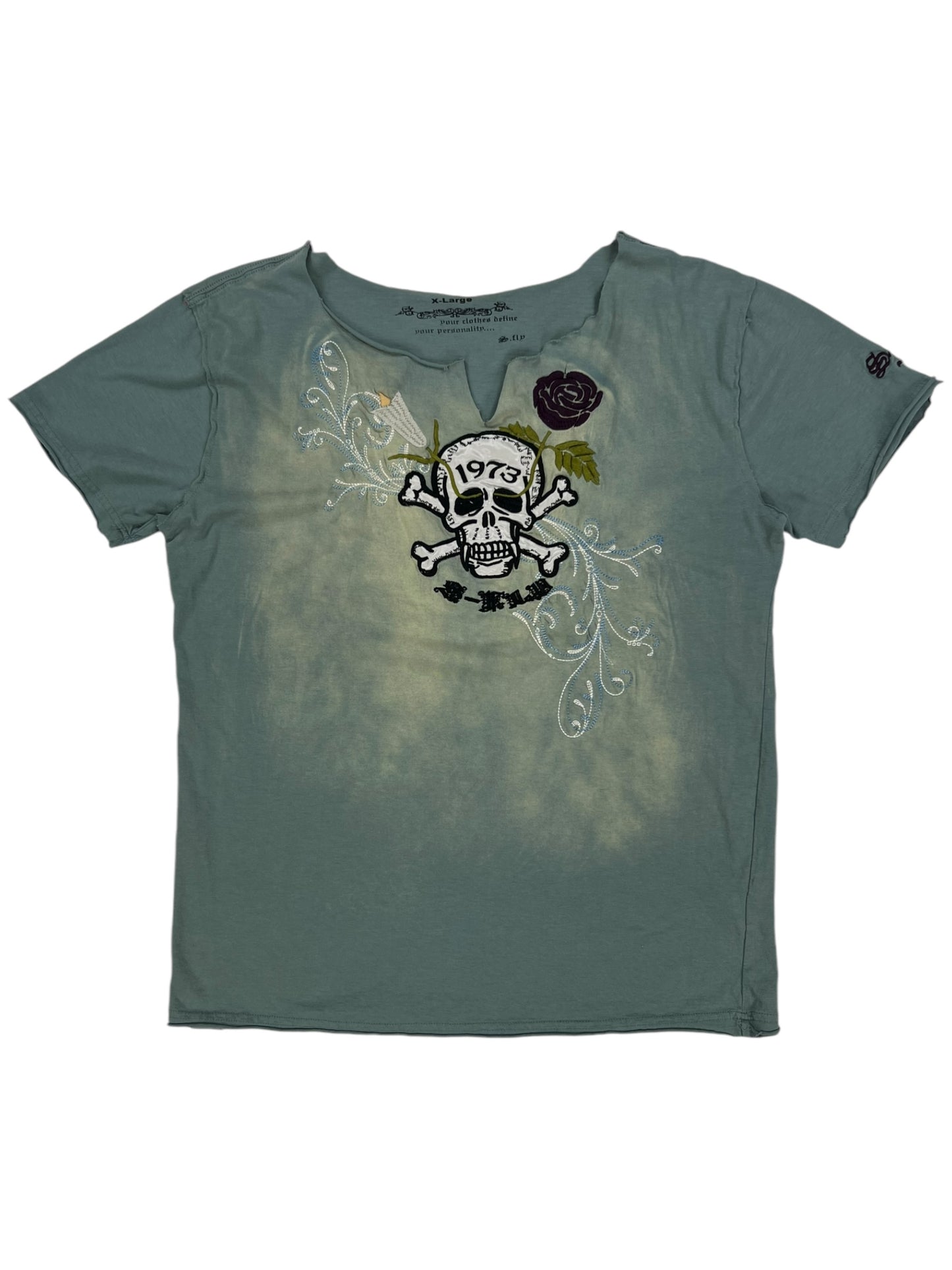 Y2K faded skull v neck tee (L)