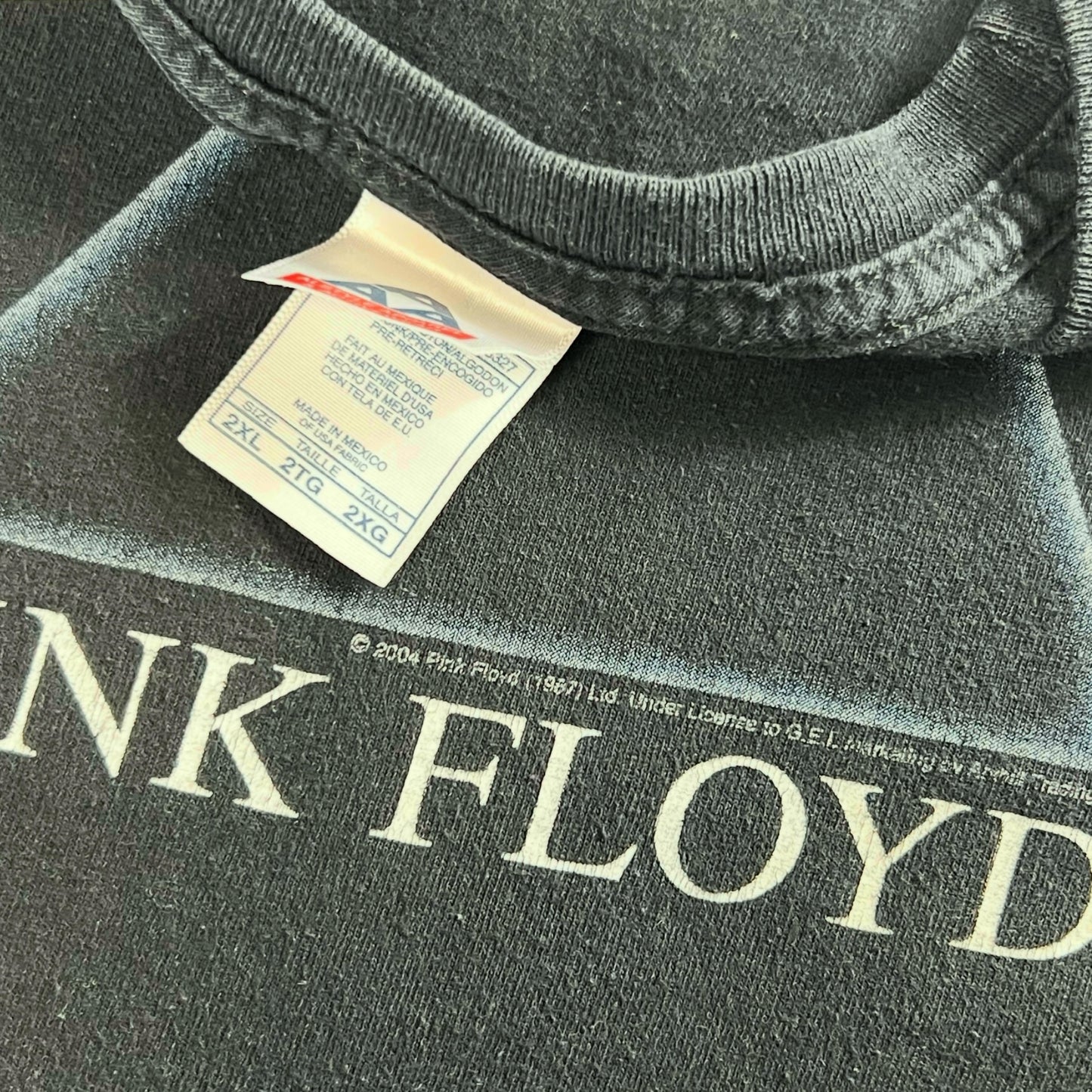 Vintage 2004 Pink Floyd Dark Side of the Moon band tee (XXL)