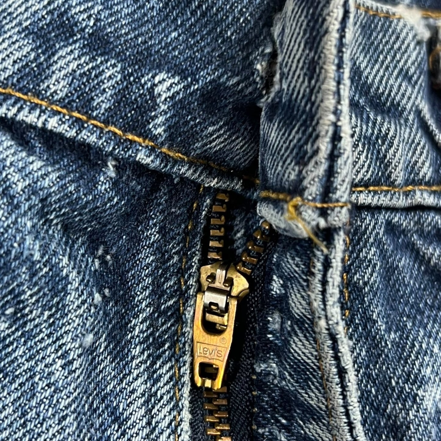 Vintage 90s Levi’s 515 stone wash patina worn denim jeans (32x31)