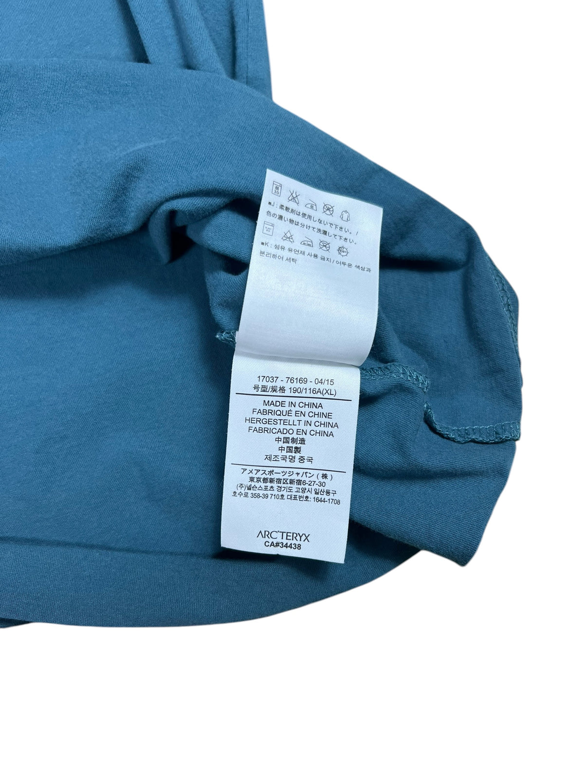 2015 Arc’Teryx geometric mountains graphic tee (XL)