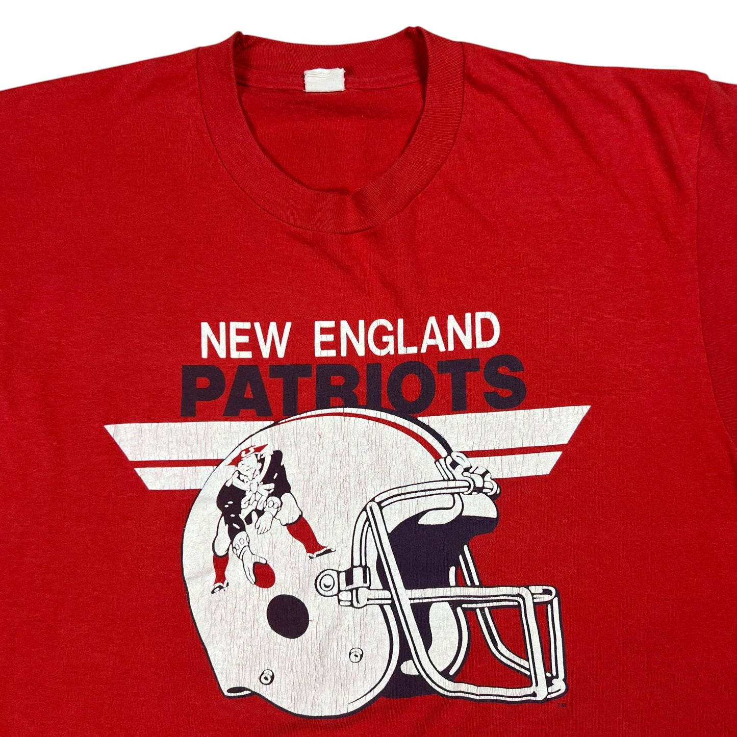 Vintage 80s New England Patriots old logo faded NFL tee (M)