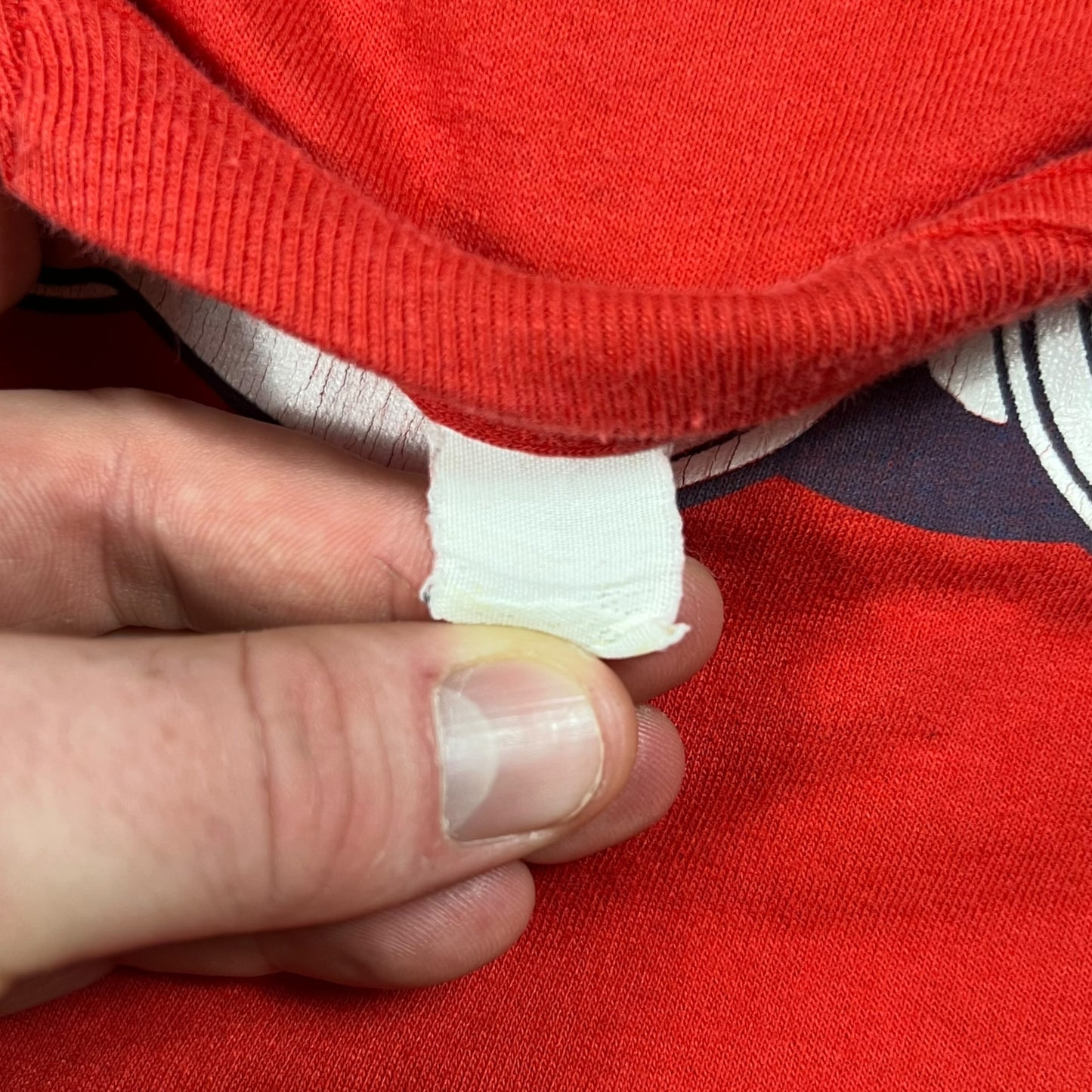 Vintage 80s New England Patriots old logo faded NFL tee (M)