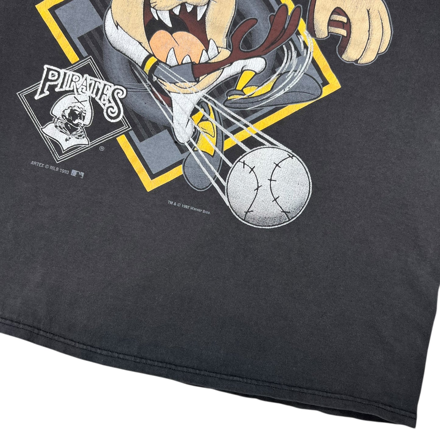 Vintage 1993 Pittsburgh Pirates Looney Tunes Taz Tasmanian Devil faded tee (L)