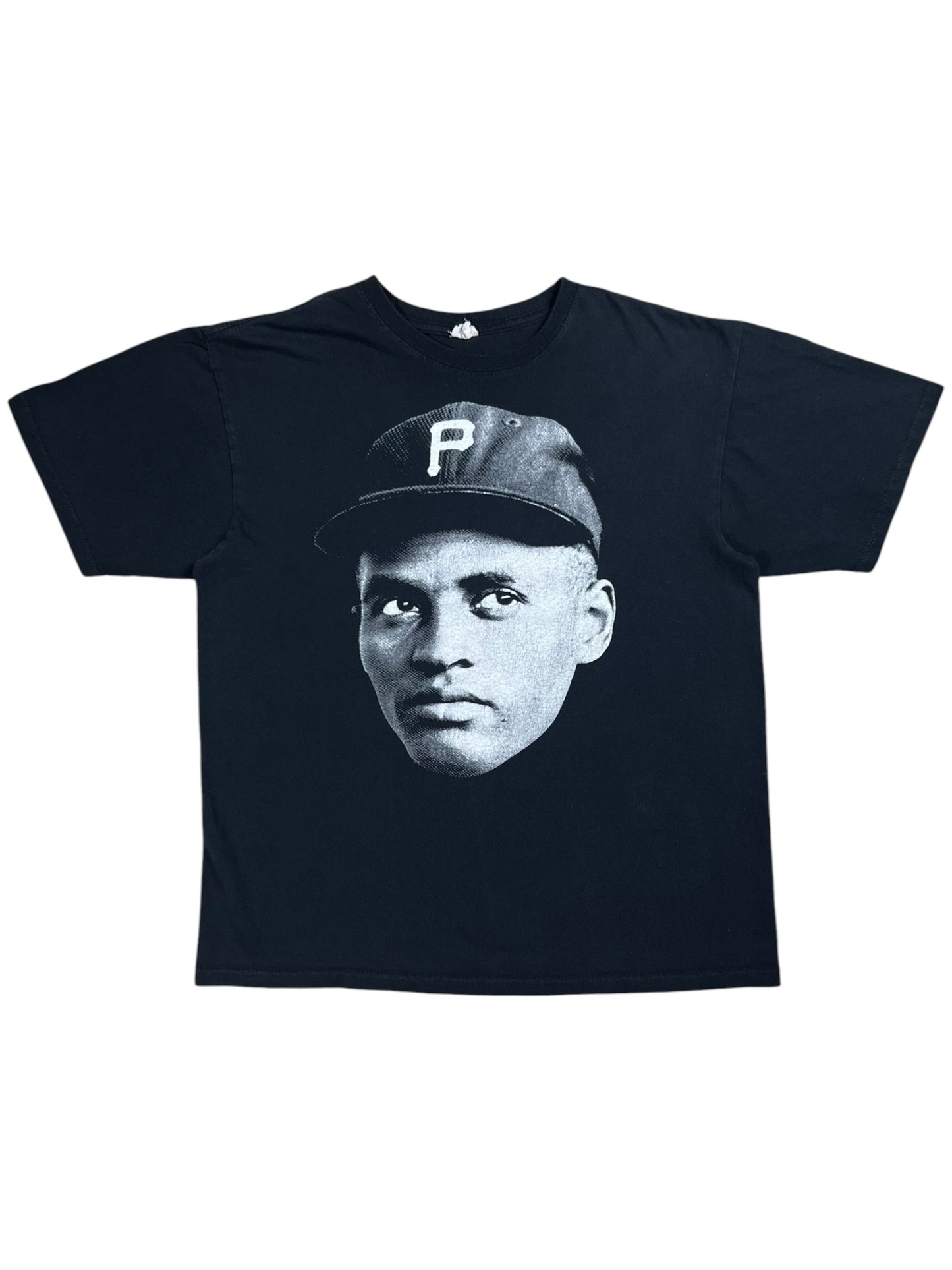 Vintage Y2K Pittsburgh Pirates Roberto Clemente portrait tee (L)
