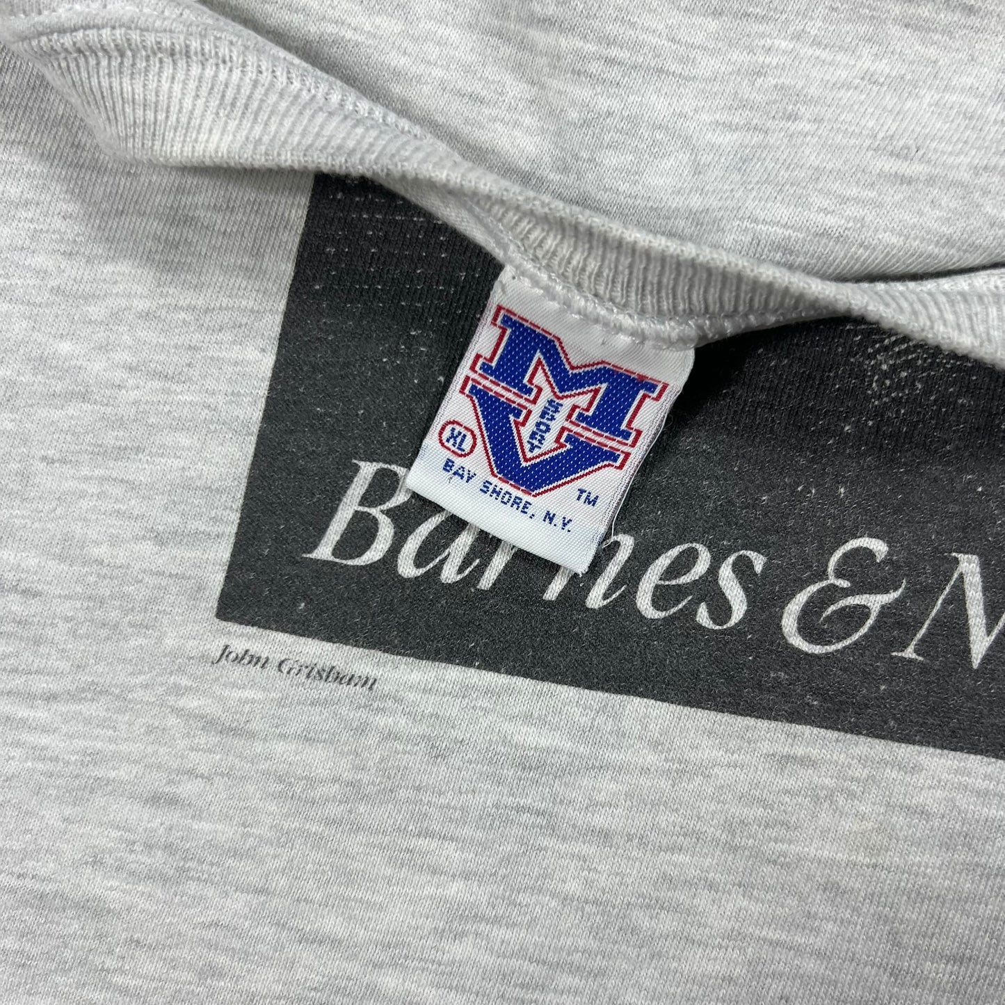 Vintage 90s Barnes & Noble John Grisham author books tee (XL)