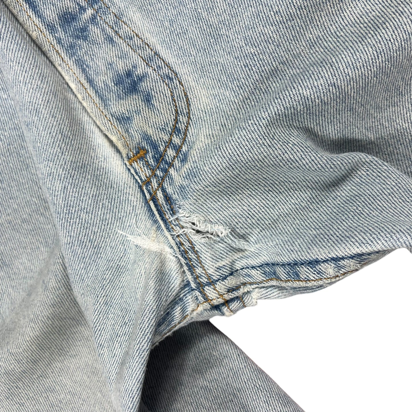 Vintage 90s Levi’s 501 button fly distressed & repaired USA made denim jeans (33x29)