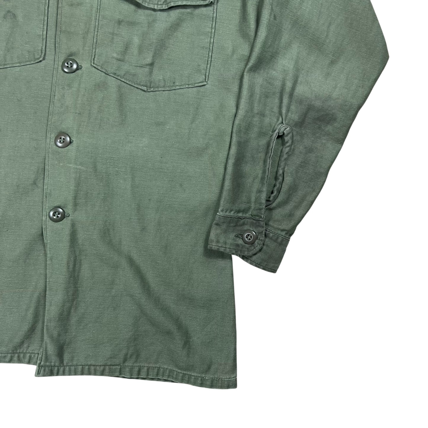 Vintage 1970s OG-107 cotton worn button up Vietnam era military shirt (M)