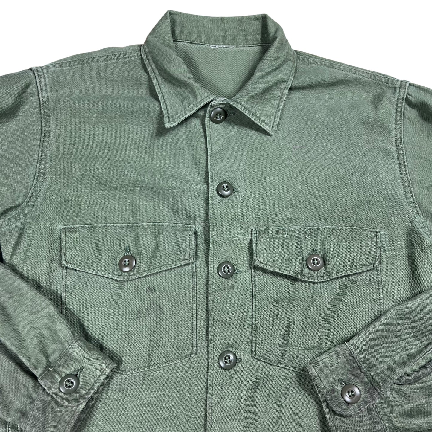 Vintage 1970s OG-107 cotton worn button up Vietnam era military shirt (M)