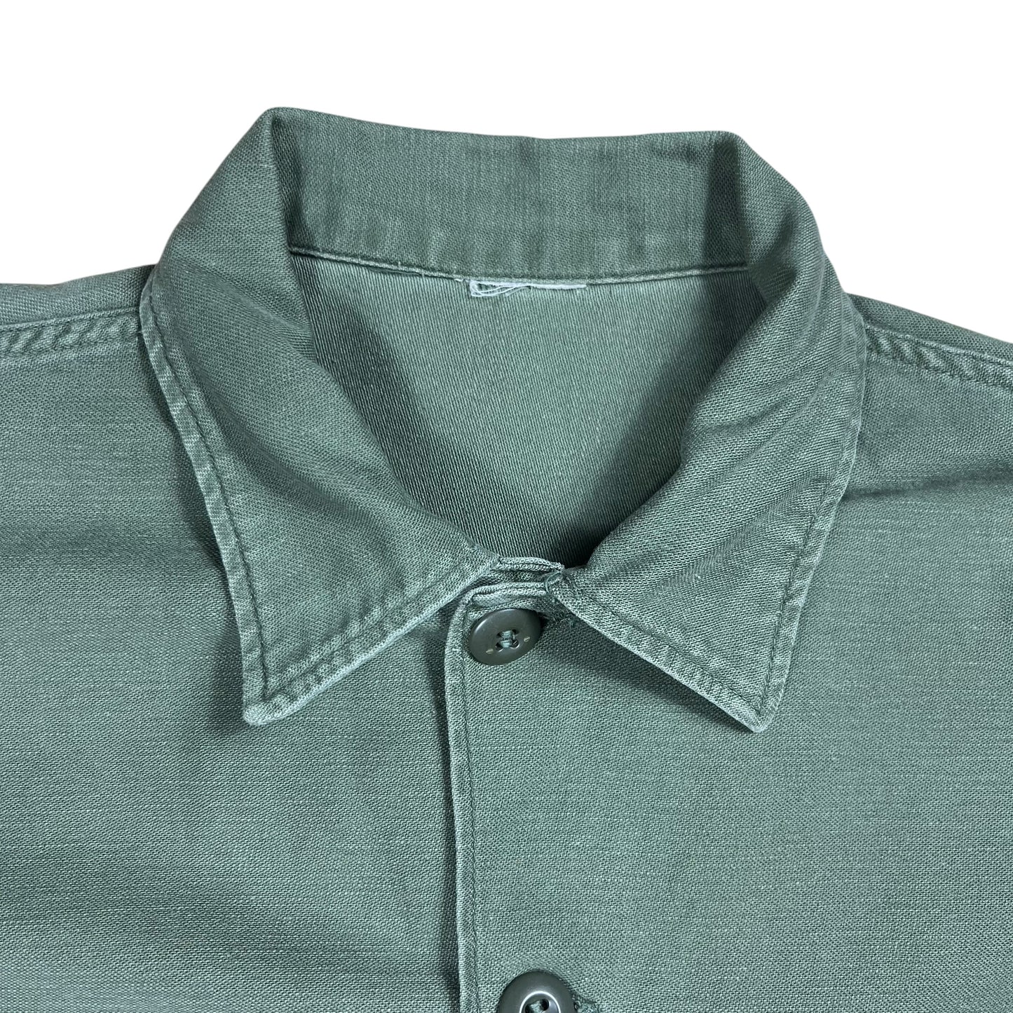 Vintage 1970s OG-107 cotton worn button up Vietnam era military shirt (M)