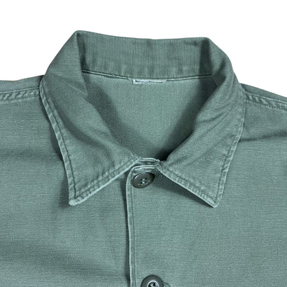 Vintage 1970s OG-107 cotton worn button up Vietnam era military shirt (M)