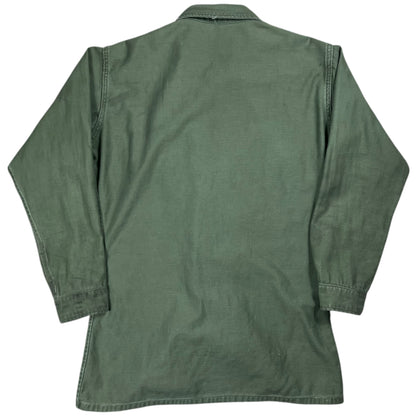Vintage 1970s OG-107 cotton worn button up Vietnam era military shirt (M)