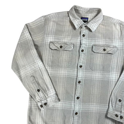 2019 Patagonia organic cotton flannel button up shirt (L)
