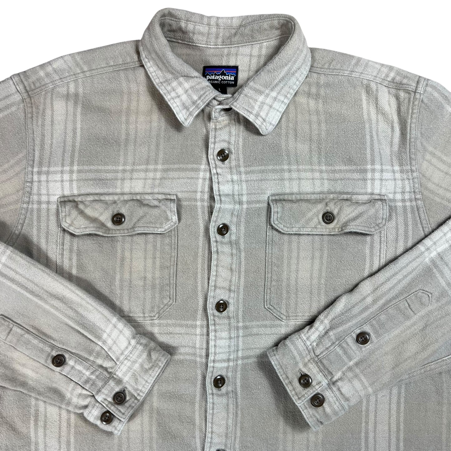 2019 Patagonia organic cotton flannel button up shirt (L)