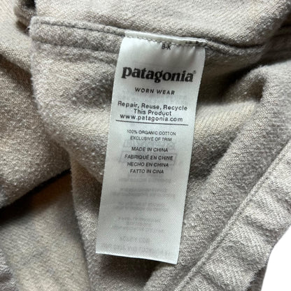 2019 Patagonia organic cotton flannel button up shirt (L)