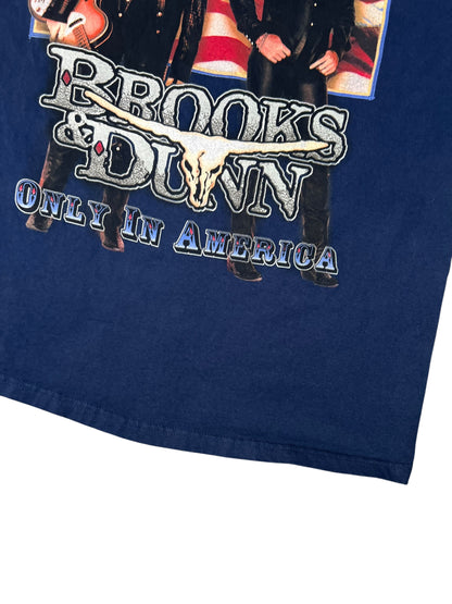 Vintage 2001 Brooks & Dunn Neon Circus Kick Ass Country! band tee (L)