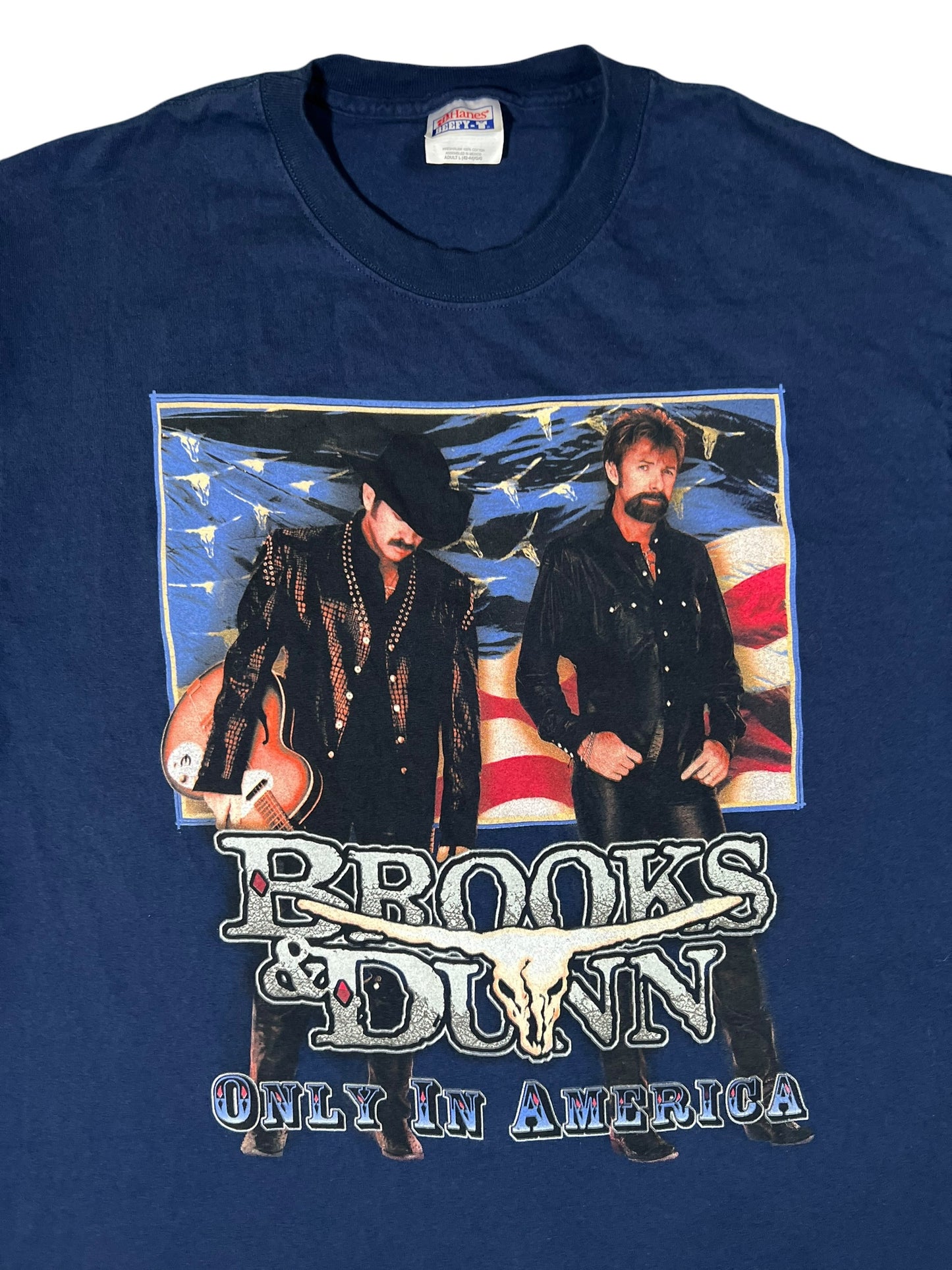 Vintage 2001 Brooks & Dunn Neon Circus Kick Ass Country! band tee (L)