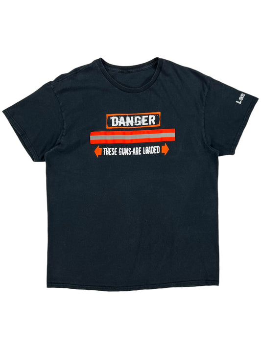 Vintage Y2K DANGER these guns are loaded gag tee (L)