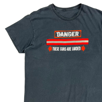 Vintage Y2K DANGER these guns are loaded gag tee (L)