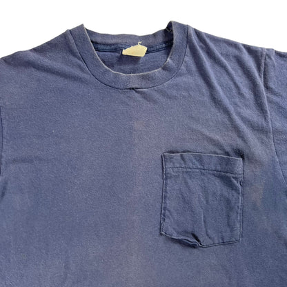 Vintage 80s Fruit of the loom navy blue faded pocket tee (M)
