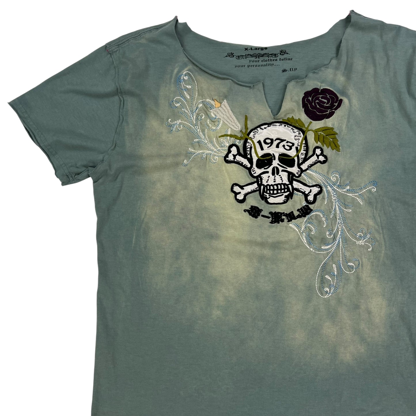 Y2K faded skull v neck tee (L)