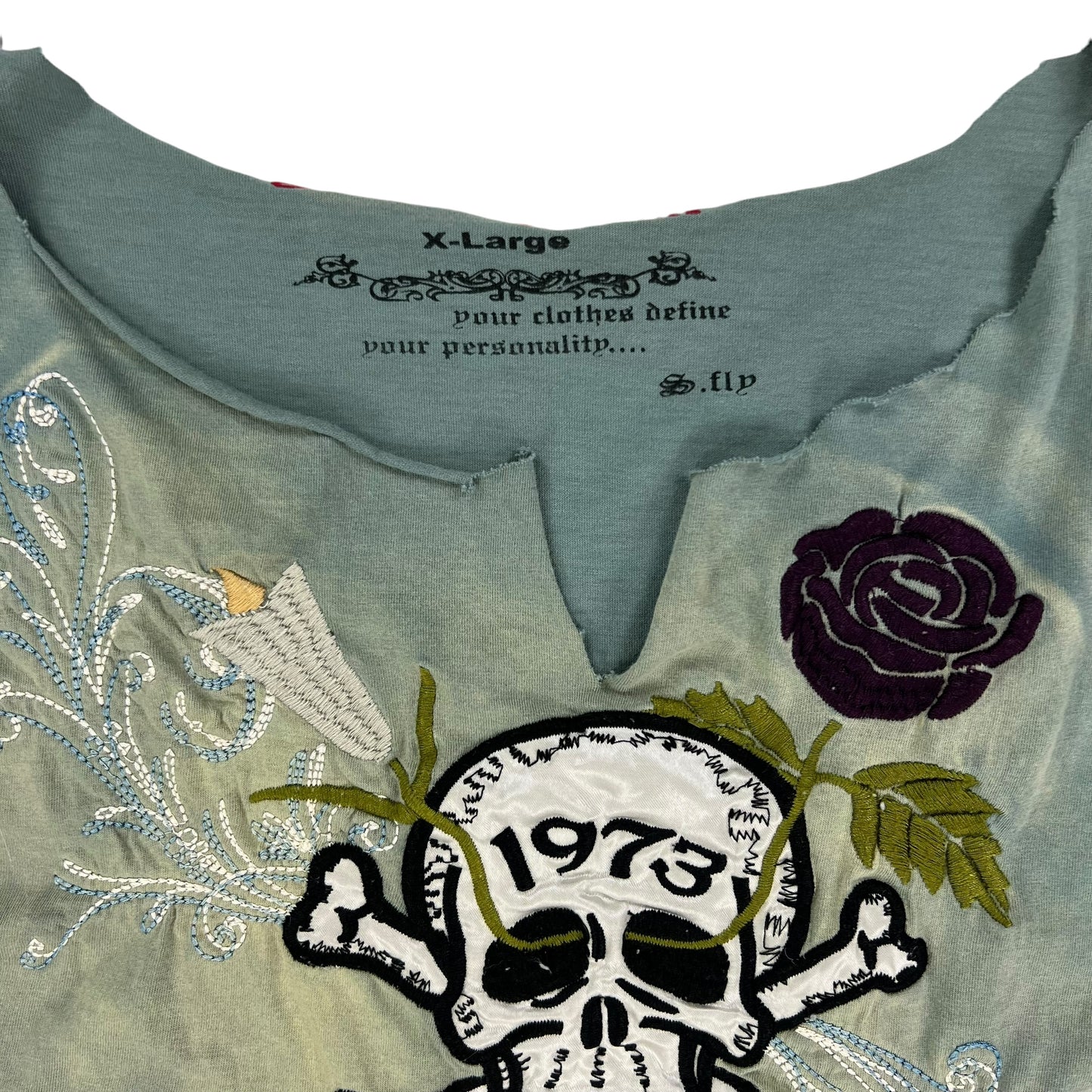 Y2K faded skull v neck tee (L)