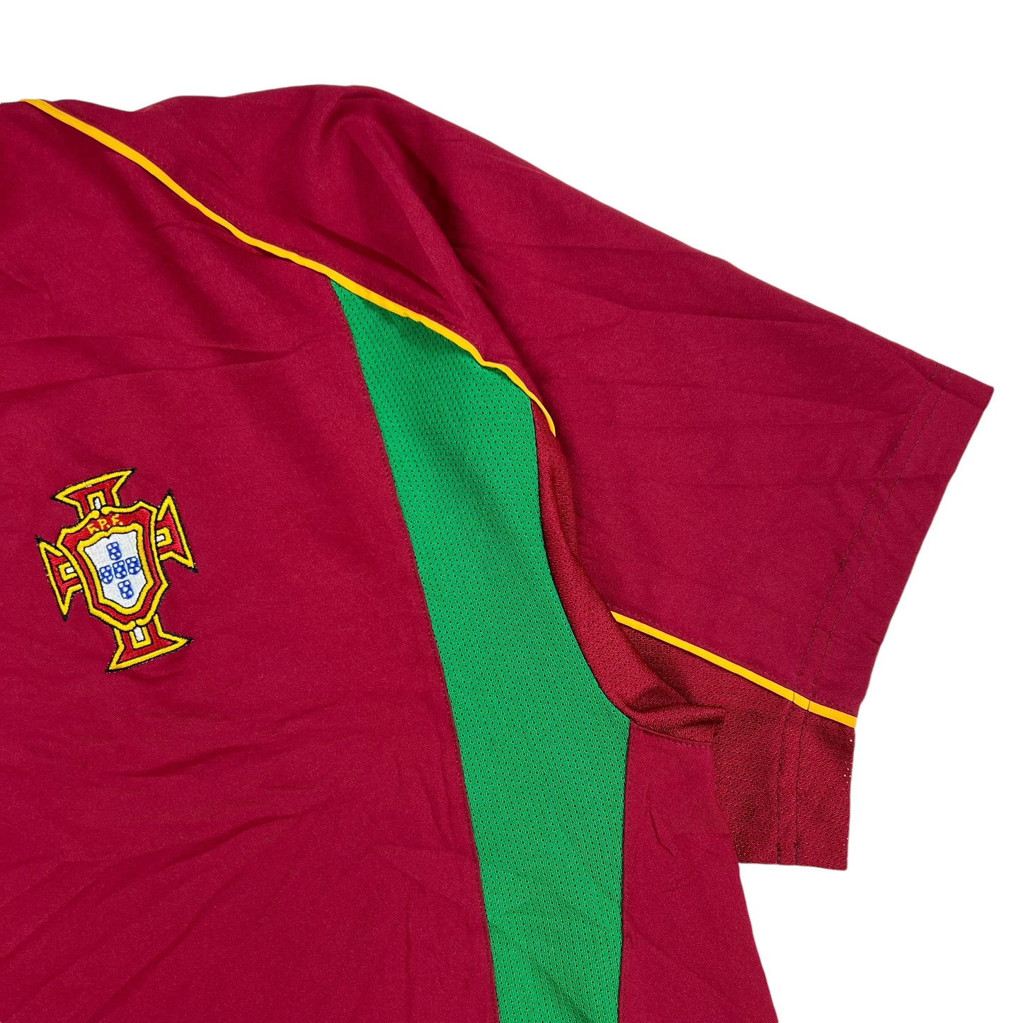 Vintage 2002-04 Nike Portugal soccer jersey (XL)