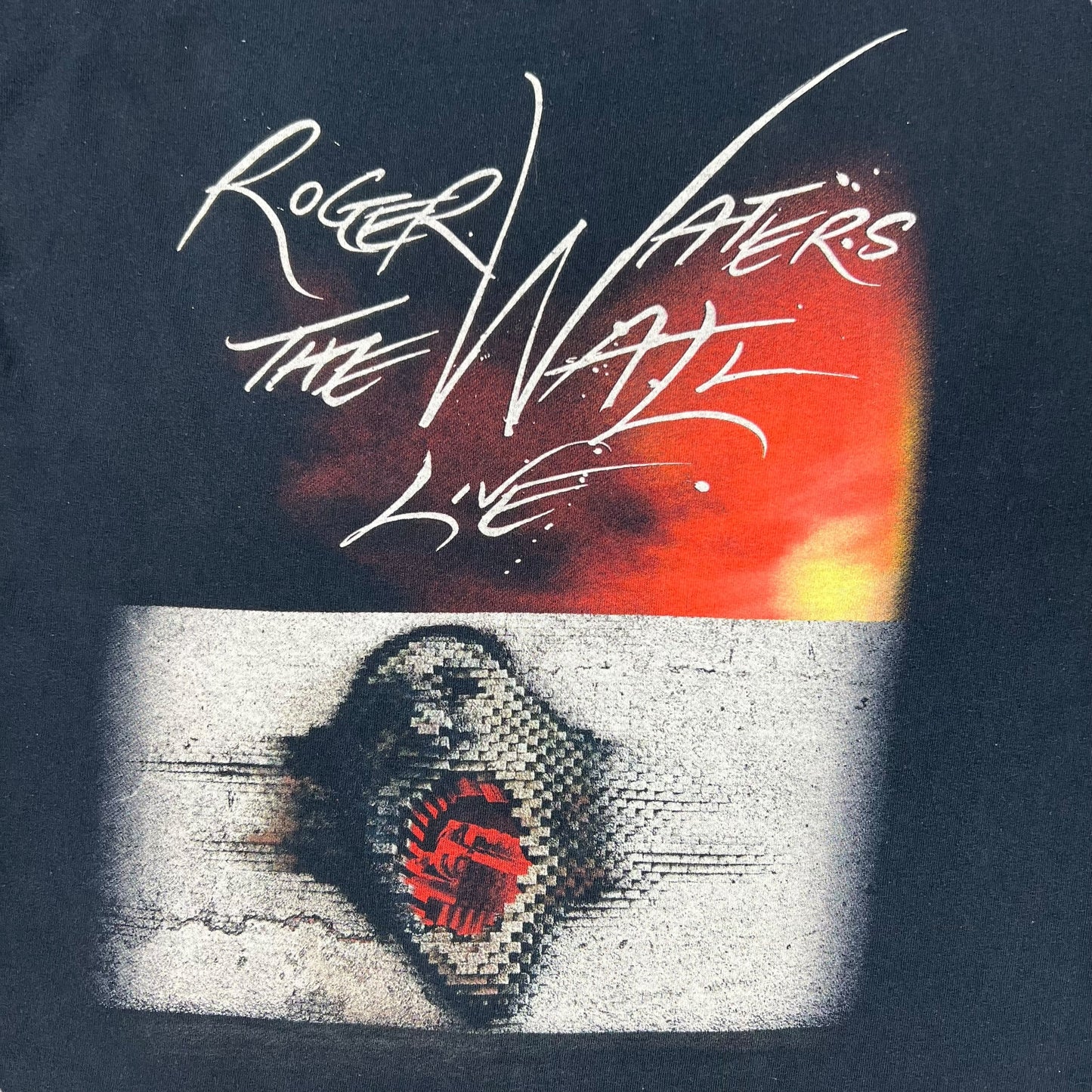 2012 Roger Waters The Wall tour Pink Floyd tee (XL)