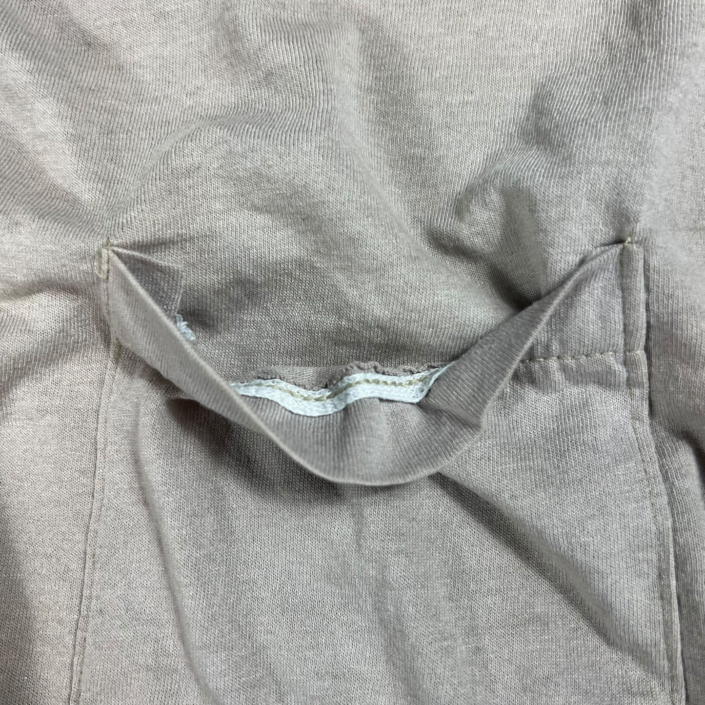 Vintage 80s single stitch selvedge beige faded pocket tee (L)