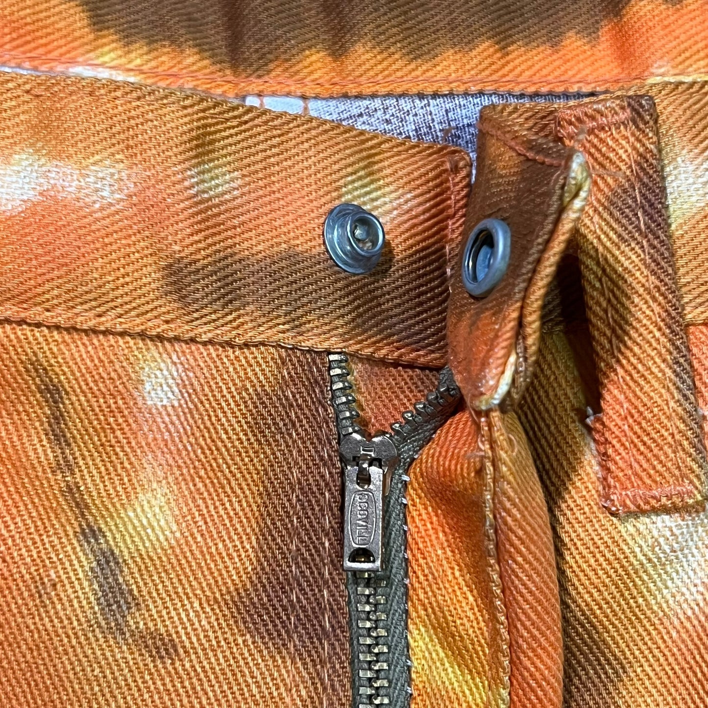 Vintage 1970s Hippie psychedelic tie dye cut off shorts (34)