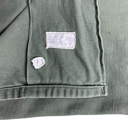 Vintage 1970s OG-107 cotton worn button up Vietnam era military shirt (M)