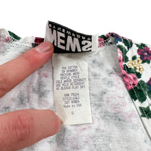 Load image into Gallery viewer, Vintage Y2K NEWS by Newport floral all over print women’s baby tee (S)