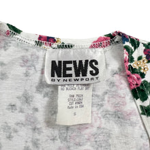 Load image into Gallery viewer, Vintage Y2K NEWS by Newport floral all over print women’s baby tee (S)