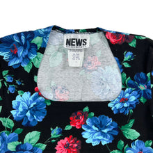 Load image into Gallery viewer, Vintage Y2K NEWS by Newport black floral all over print women’s baby tee (S)