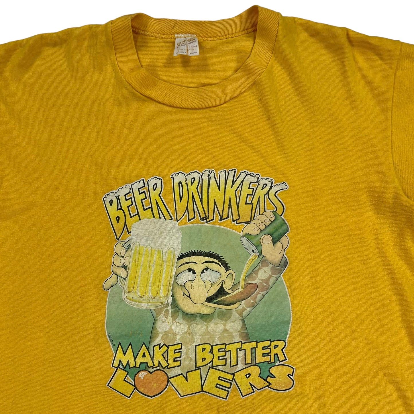 Vintage 1976 Beer drinkers make better lovers tee (M)