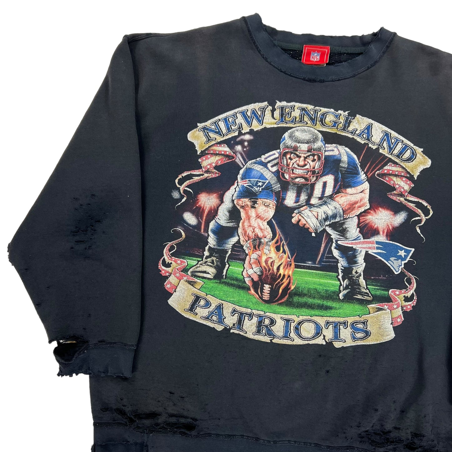 Vintage Y2K New England Patriots thrashed NFL crewneck (L)