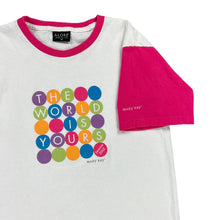Load image into Gallery viewer, 2005 Alore The World Is Yours Mary Kay seminar women’s tee (M)