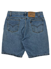Load image into Gallery viewer, Vintage 90s Levi’s 505 orange tab denim jean shorts (32)
