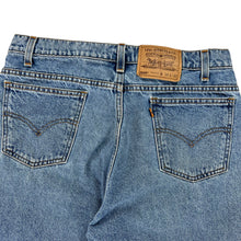 Load image into Gallery viewer, Vintage 90s Levi’s 505 orange tab denim jean shorts (32)