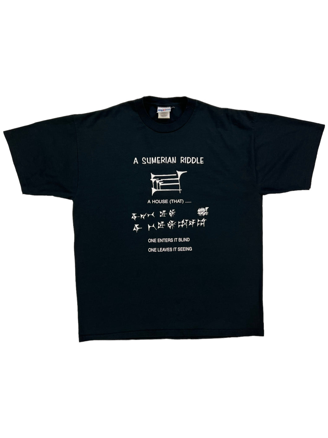 Vintage 90s Jerzees A Sumerian Riddle a house (that)… one enters it blind one enters it seeing the solution: a school tee (XL)