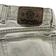 Load image into Gallery viewer, Vintage 90s Wrangler paint splattered distressed beige denim jean shorts jorts (34)